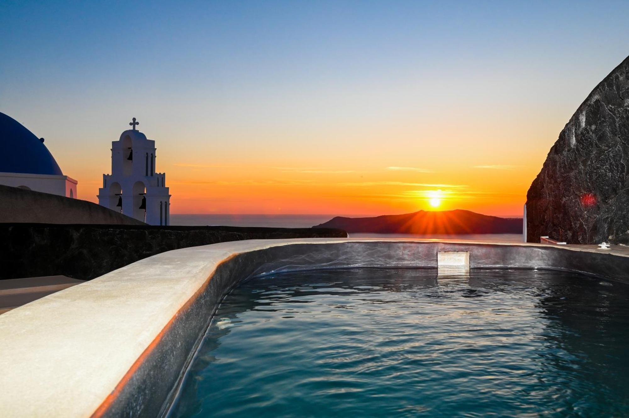 Three Bells Suites Φηροστεφάνι Εξωτερικό φωτογραφία