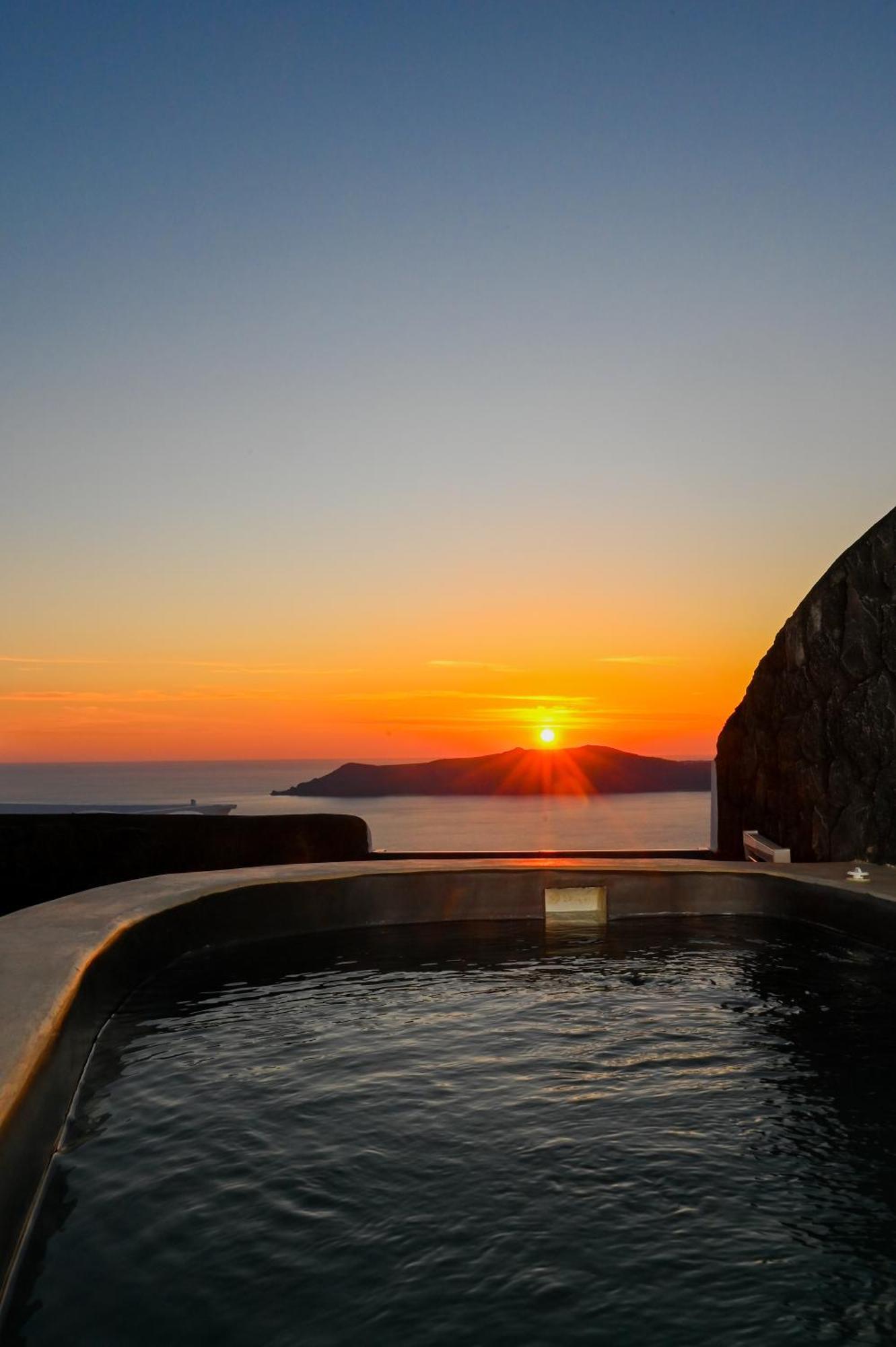 Three Bells Suites Φηροστεφάνι Εξωτερικό φωτογραφία
