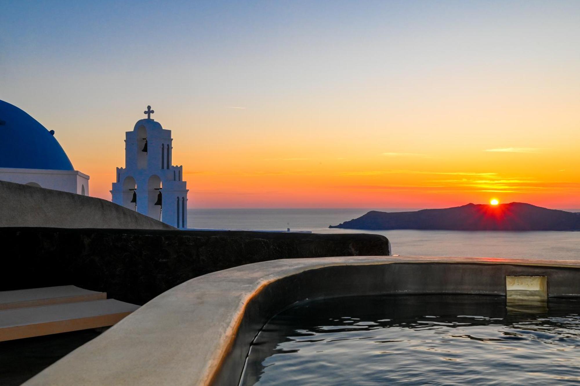 Three Bells Suites Φηροστεφάνι Εξωτερικό φωτογραφία